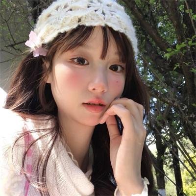 在江边 海报